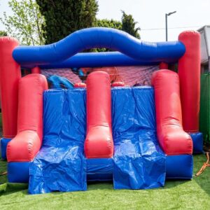 Castillo Doble Tobogán Spiderman montado para una fiesta en Alcorcón