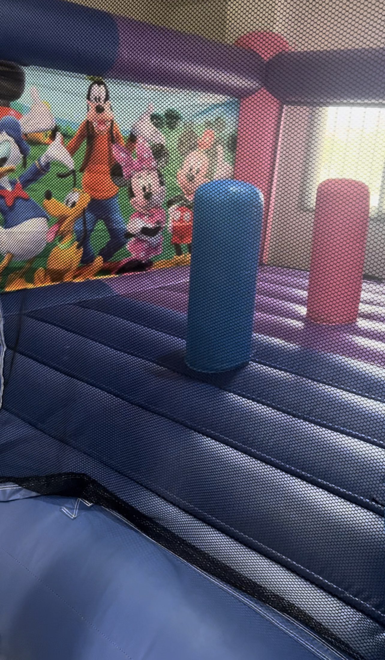 Castillo Hinchable Mickey y Minnie en alquiler con montaje en Alcorcón, foto 3