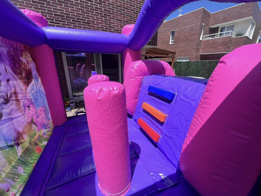 Castillo Hinchable Princesas y Unicornios en alquiler con montaje en Alcorcón, foto 4