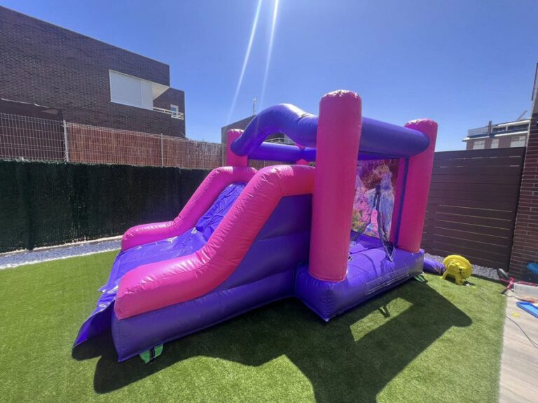 Castillo Hinchable Princesas y Unicornios montado en un cumpleaños en Alcorcón