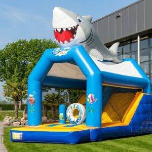 Combo Hinchable Tiburón montado para una fiesta en Alcorcón