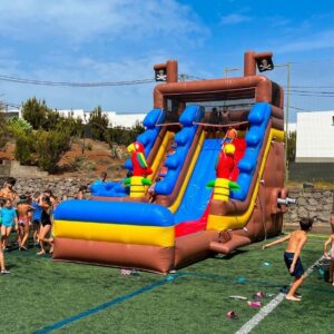 Tobogán Acuático Pirata con Piscina montado para una fiesta en Alcorcón